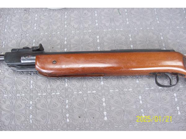 een mooie en goede 5.5 mm luchtbuks  diana  model 35